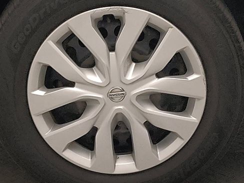 Used 2019 Nissan Rogue S image 31