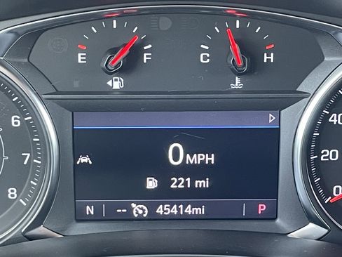 Used 2024 GMC Terrain SLT image 31