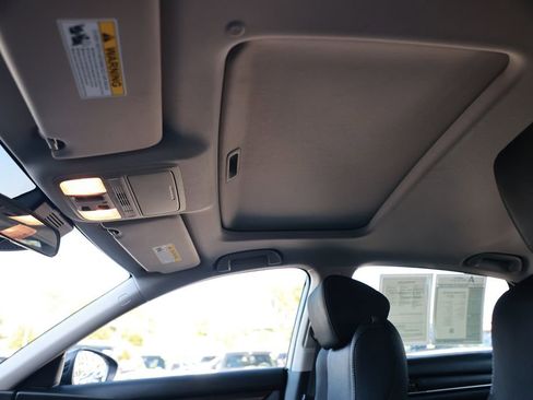 Used 2018 Honda Accord EX image 34