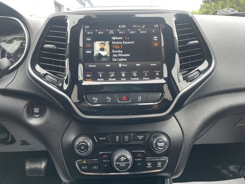 Used 2019 Jeep Cherokee Limited w/ Luxury Group AWD/4WD image 28