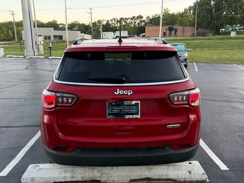 Used 2019 Jeep Compass Latitude w/ Cold Weather Group FWD image 5