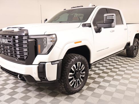 Used 2025 GMC Sierra 3500 Denali Ultimate AWD/4WD image 11