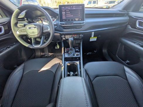New 2026 Jeep Compass Latitude image 13
