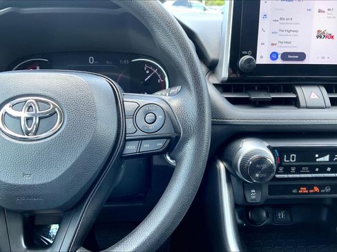 Used 2024 Toyota RAV4 XLE FWD image 24