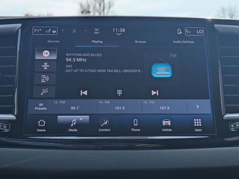 Used 2025 Chrysler Pacifica Select image 19