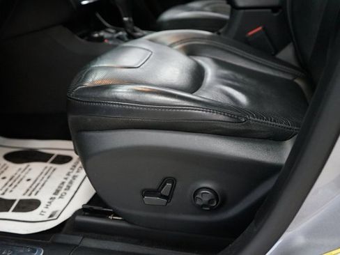 Used 2019 Jeep Cherokee Limited image 26