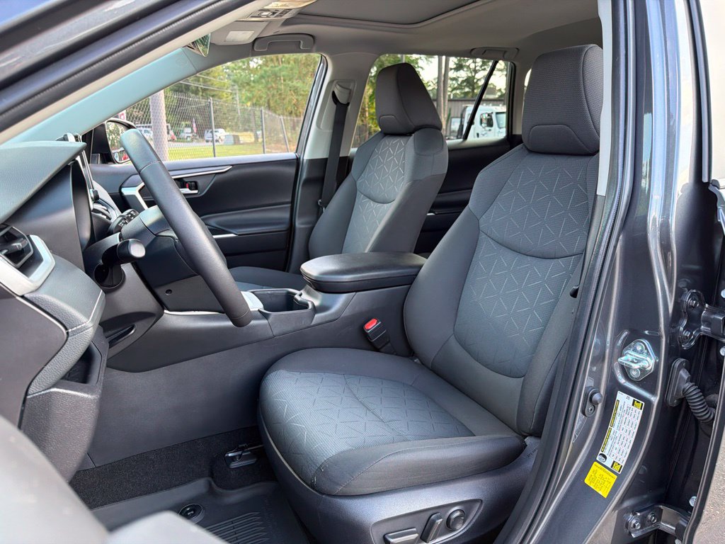 Used 2025 Toyota RAV4 XLE w/ Convenience Package AWD/4WD image 18