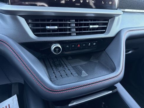 Used 2025 Ford Explorer ST-Line w/ Premium Package image 18