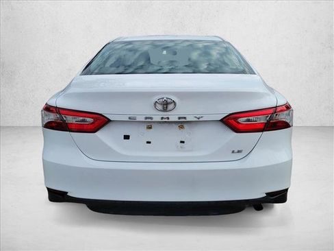 Used 2018 Toyota Camry LE image 6