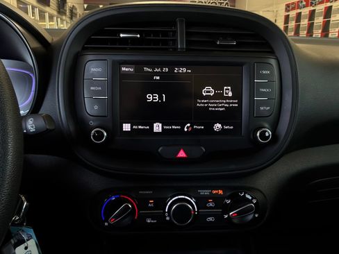 Used 2025 Kia Soul LX w/ LX Technology Package FWD image 24