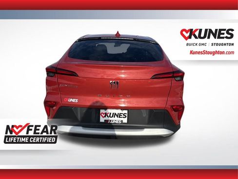 Used 2024 Buick Envista Preferred w/ Advanced Safety Package image 9