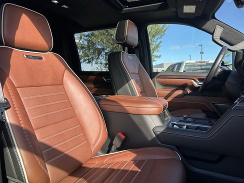 Used 2024 GMC Sierra 3500 Denali Ultimate image 13