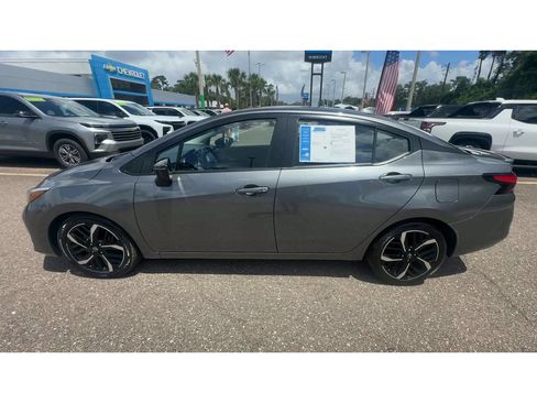 Used 2024 Nissan Versa SR FWD image 5