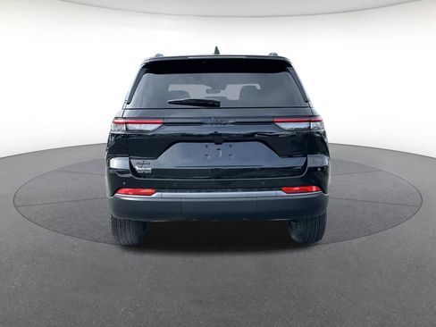 New 2026 Jeep Grand Cherokee Altitude image 4