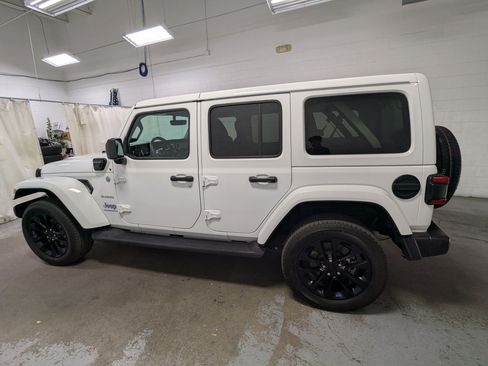 Used 2023 Jeep Wrangler Unlimited Sahara w/ Cold Weather Group AWD/4WD image 10