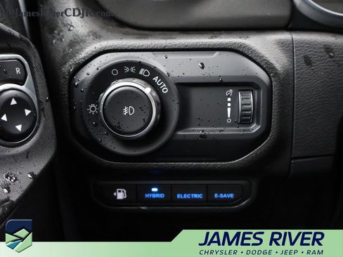Used 2023 Jeep Wrangler Unlimited Rubicon 4xe AWD/4WD image 30