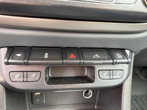 Used 2015 Chevrolet Colorado Z71 AWD/4WD image 11
