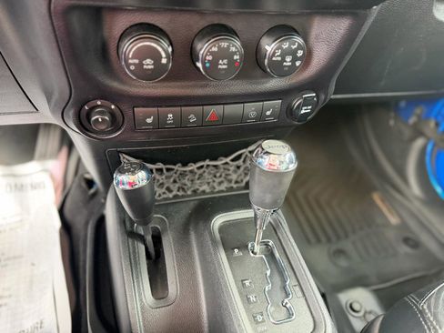 Used 2014 Jeep Wrangler Unlimited Sahara image 10