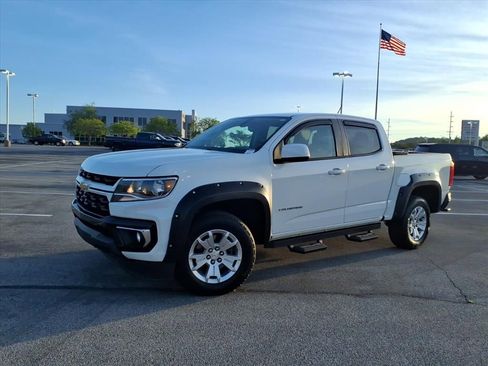 Used 2022 Chevrolet Colorado LT AWD/4WD image 2