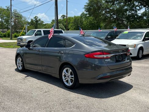 Used 2018 Ford Fusion SE w/ Fusion SE Technology Package FWD image 8