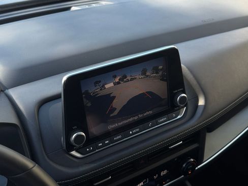 Used 2025 Nissan Rogue SV image 25