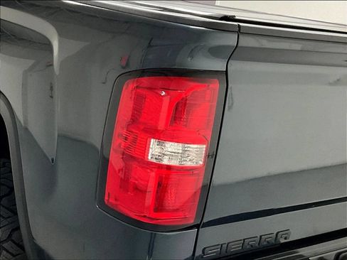 Used 2018 GMC Sierra 2500 Denali w/ Duramax Plus Package AWD/4WD image 33