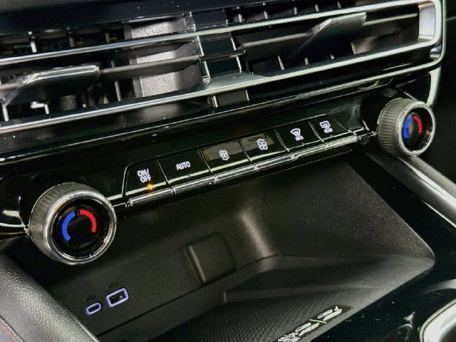 Used 2024 Chevrolet Traverse RS AWD/4WD image 17