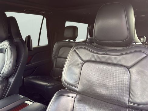 Used 2022 Lincoln Navigator L Reserve image 9