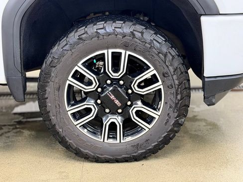 Used 2022 GMC Sierra 2500 AT4 w/ AT4 Premium Plus Package AWD/4WD image 4