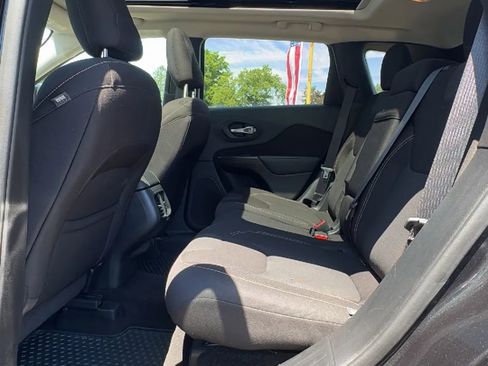 Used 2015 Jeep Cherokee Latitude w/ Comfort/Convenience Group AWD/4WD image 15