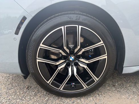 Used 2025 BMW i7 eDrive50 w/ M Sport Package RWD image 10