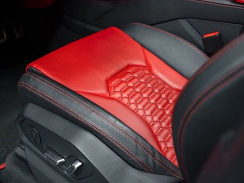 Used 2021 Lamborghini Urus image 23