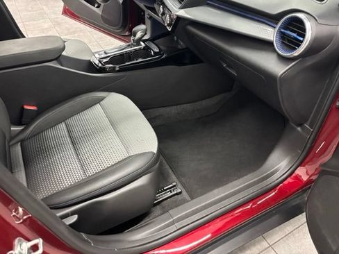 Used 2025 Chevrolet Trax LT w/ Sunroof Package FWD image 34