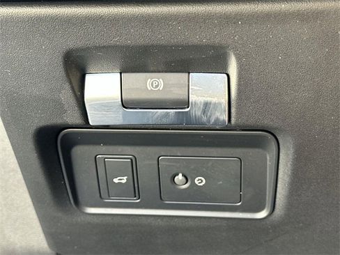 Used 2023 Land Rover Discovery Sport S image 17