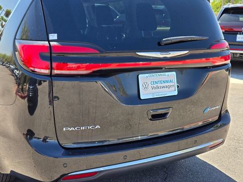 Used 2023 Chrysler Pacifica Limited FWD image 6