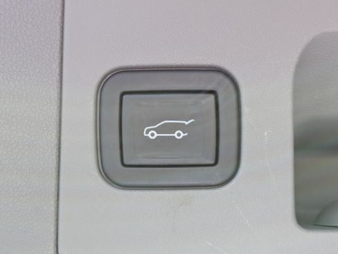 Certified 2023 Cadillac XT5 Premium Luxury w/ LPO, Premium Carpet Package FWD image 11