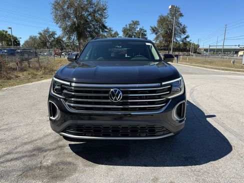 Used 2024 Volkswagen Atlas SE image 2