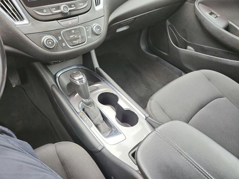Used 2018 Chevrolet Malibu LT FWD image 15
