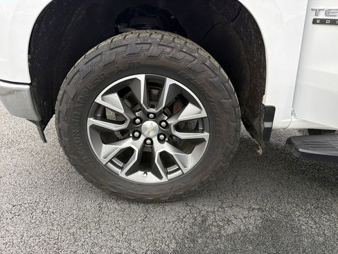 Used 2022 Chevrolet Silverado 1500 LT w/ Z71 Off-Road Package image 29