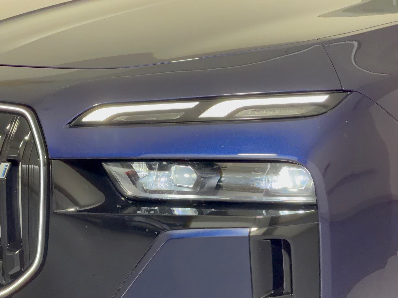 Used 2023 BMW i7 xDrive60 AWD/4WD image 12