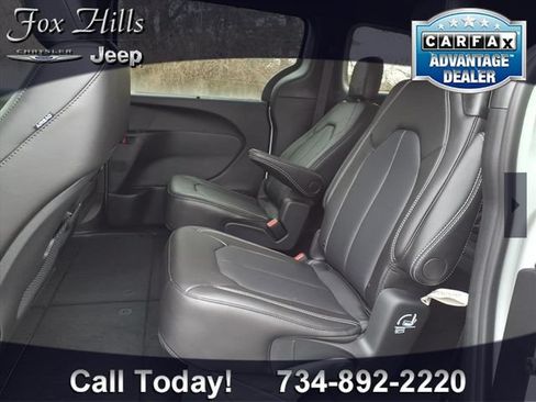New 2026 Chrysler Pacifica Select AWD/4WD image 12
