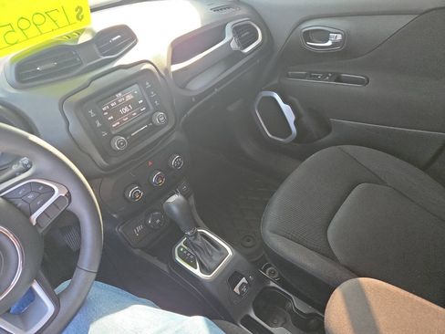 Used 2019 Jeep Renegade Sport w/ Sport Appearance Group AWD/4WD image 17