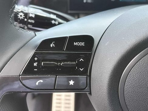New 2025 Hyundai Elantra SEL FWD image 18