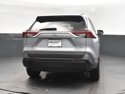 Used 2021 Toyota RAV4 LE image 7