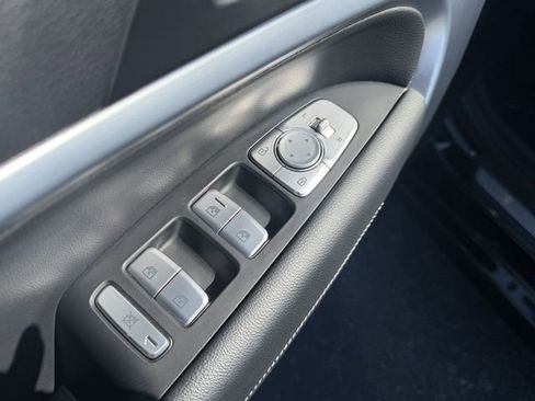 Used 2022 Genesis G70 2.0T image 10