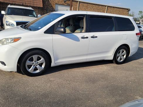 Used 2014 Toyota Sienna L FWD image 4