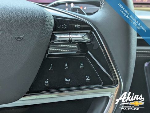 Used 2025 Cadillac Escalade Premium Luxury AWD/4WD image 30