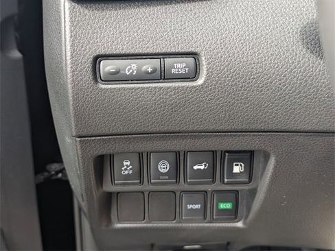 Used 2019 Nissan Rogue SV image 30