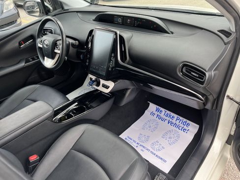 Used 2017 Toyota Prius Prime Premium image 17