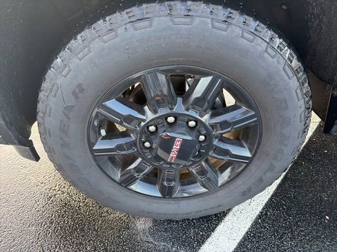 Used 2025 GMC Sierra 2500 AT4 AWD/4WD image 9